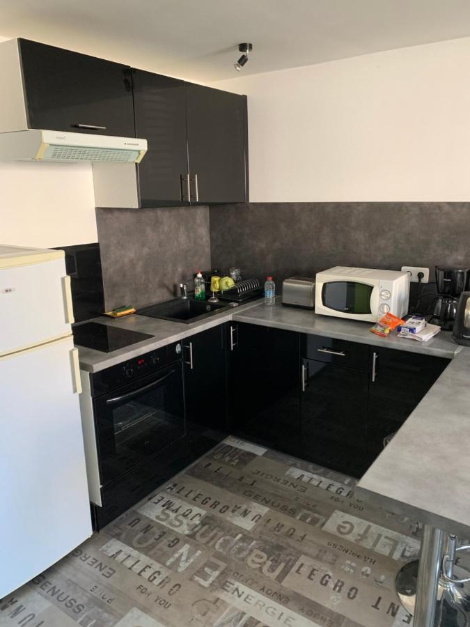 Appartement Tout Confort En Mezzanine A 20Mn A Pied Du Centre-Ville Avec Tv Et Wifi ลาโรแชล ภายนอก รูปภาพ